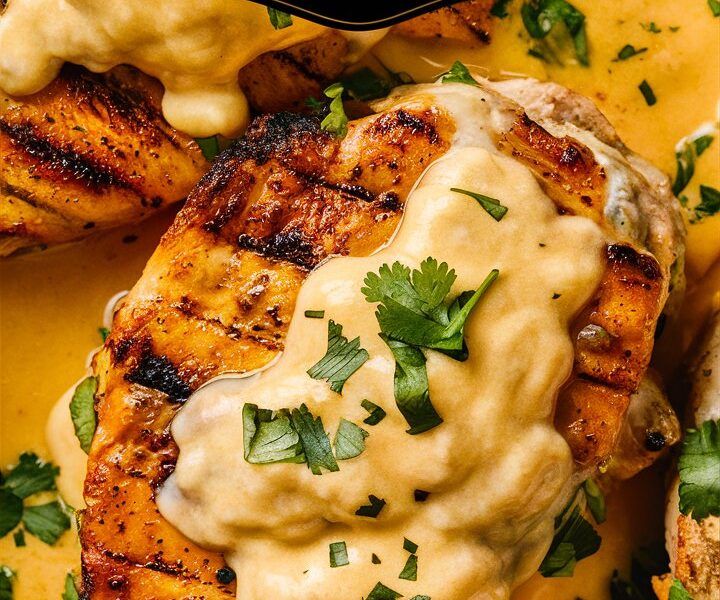 Mexican Chicken with Cheese Sauce